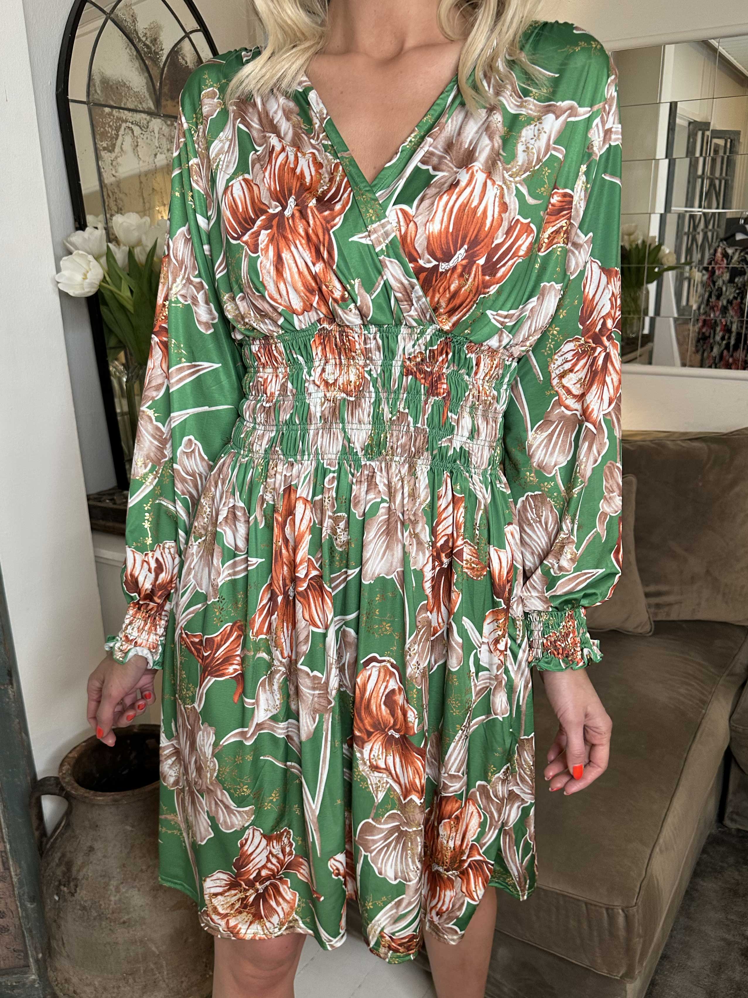 Pams Flower Short L/S - Mönstrad klänning med resår i skrynkelfritt tyg